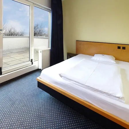 Plaza Hotel 3*